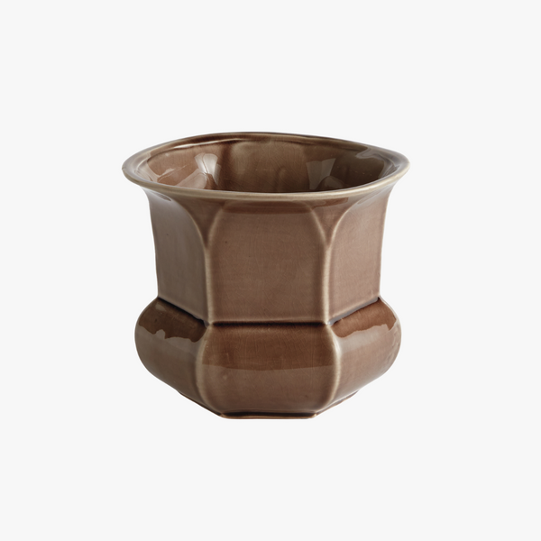 Calixte Brown Planter