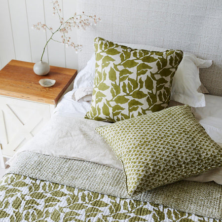 Flores_Moss_Pillow_on_bed