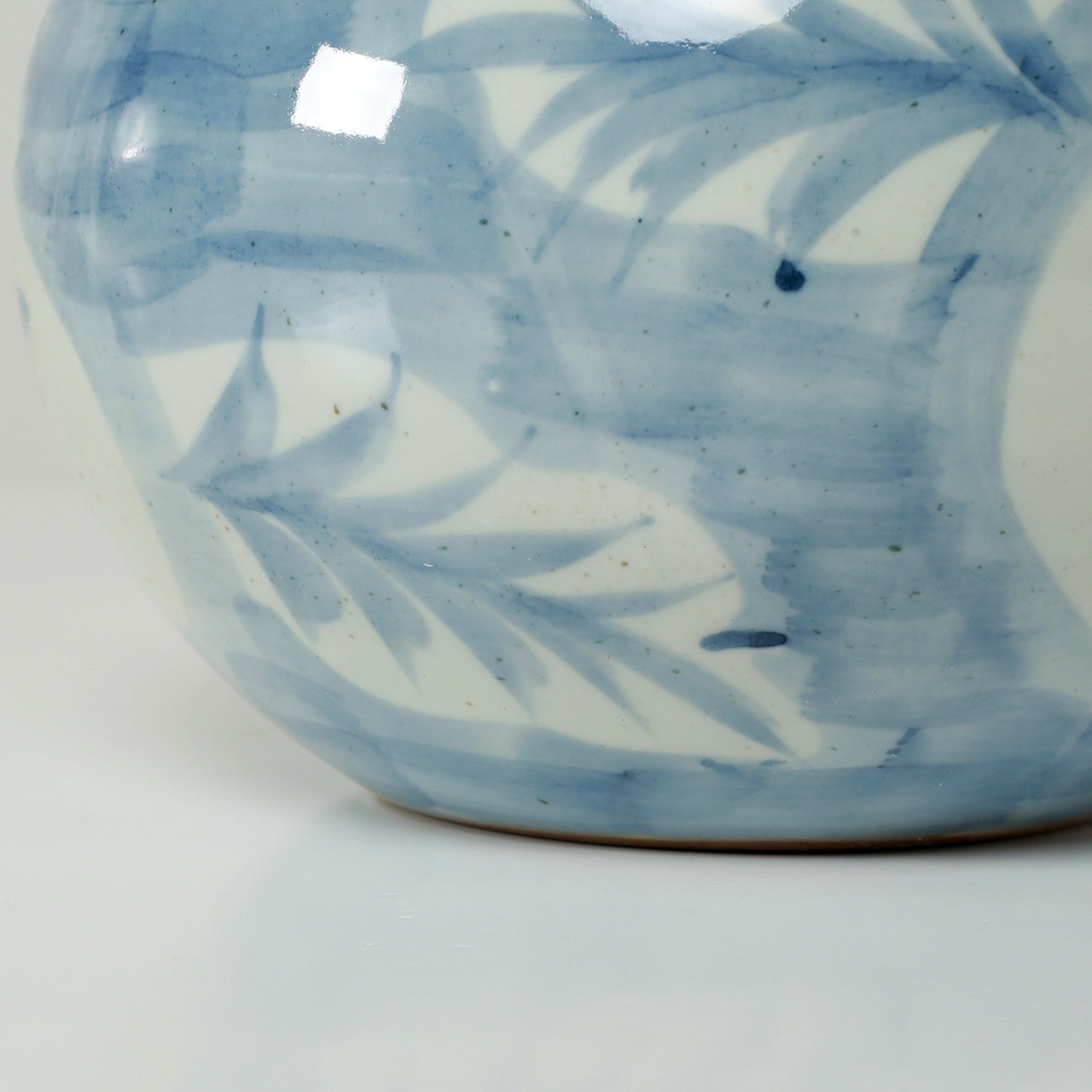 Freya Round Pot handpainted details