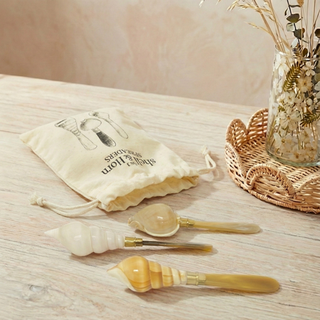 Las Brisas Shell Spreaders in cotton pouch