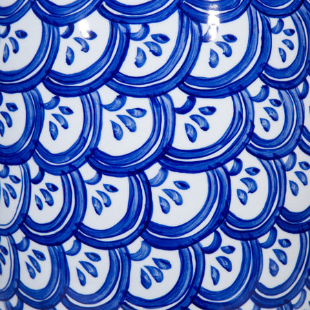 Maradiva Garden Stool - scallop pattern closeup