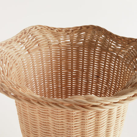 Scalloped Edge Wicker Urn closeup detail