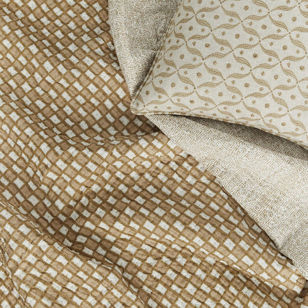 Tindari Shell Quilt and Genoa Elm Pillow Cover
