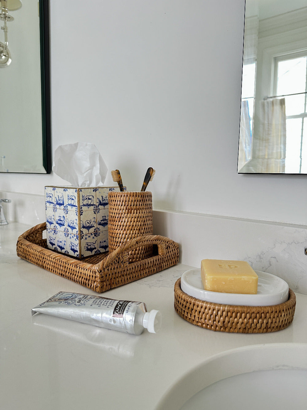 Woven Rattan Oval Soap Dish with Teplin Tray