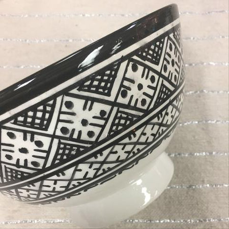 Black Just Right Serving Bowl Closeup